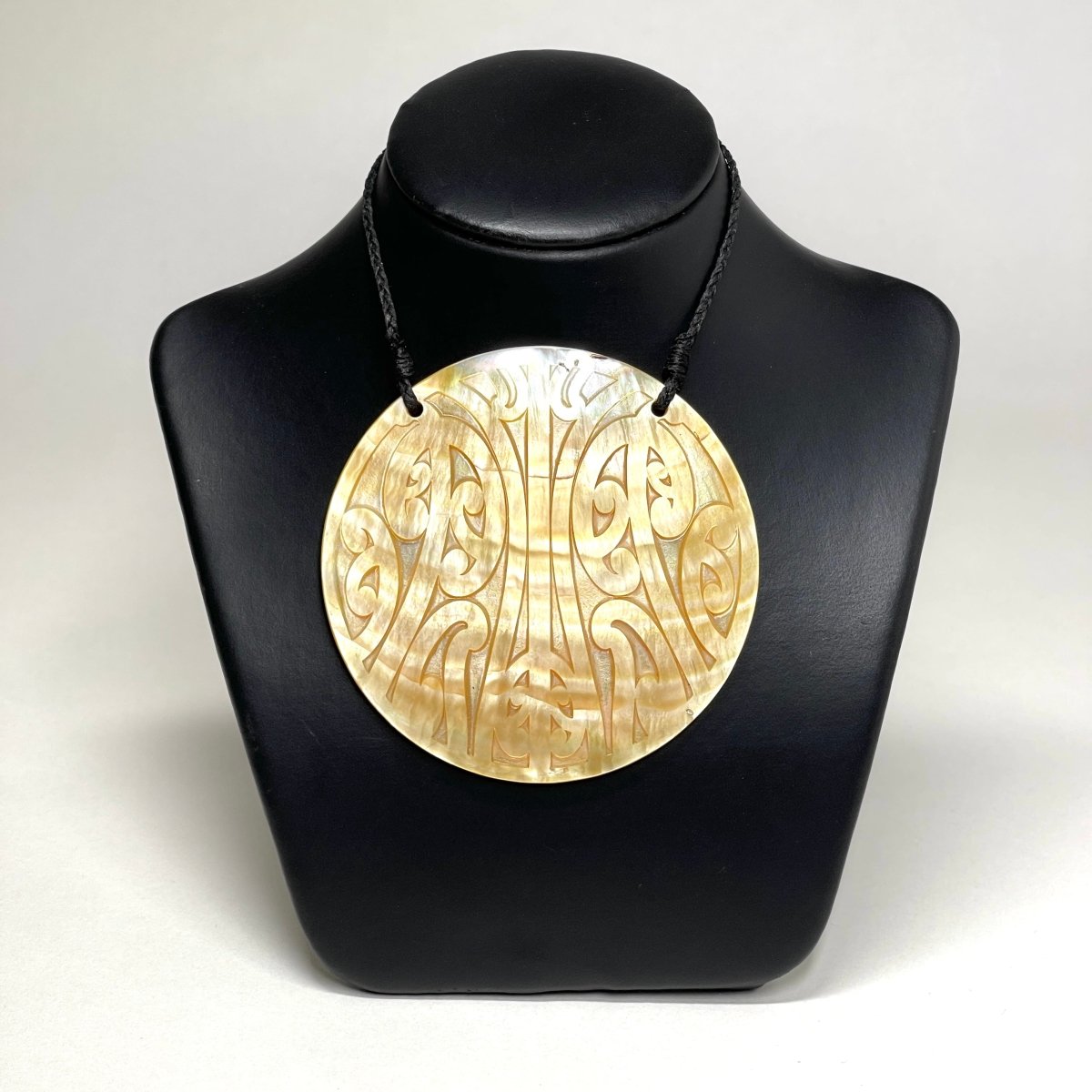 Gold Mother of Pearl Pendant - Mangopare - 70mm (sml)